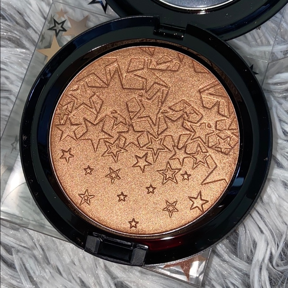 MAC Opalescent Rising Star highlighter